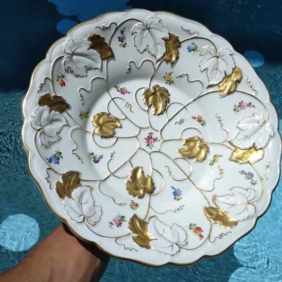 Stunning Antique von Schierholz Gold Gilded Leaves Relief Molded Porcelain Bowl - Picture 3 of 13